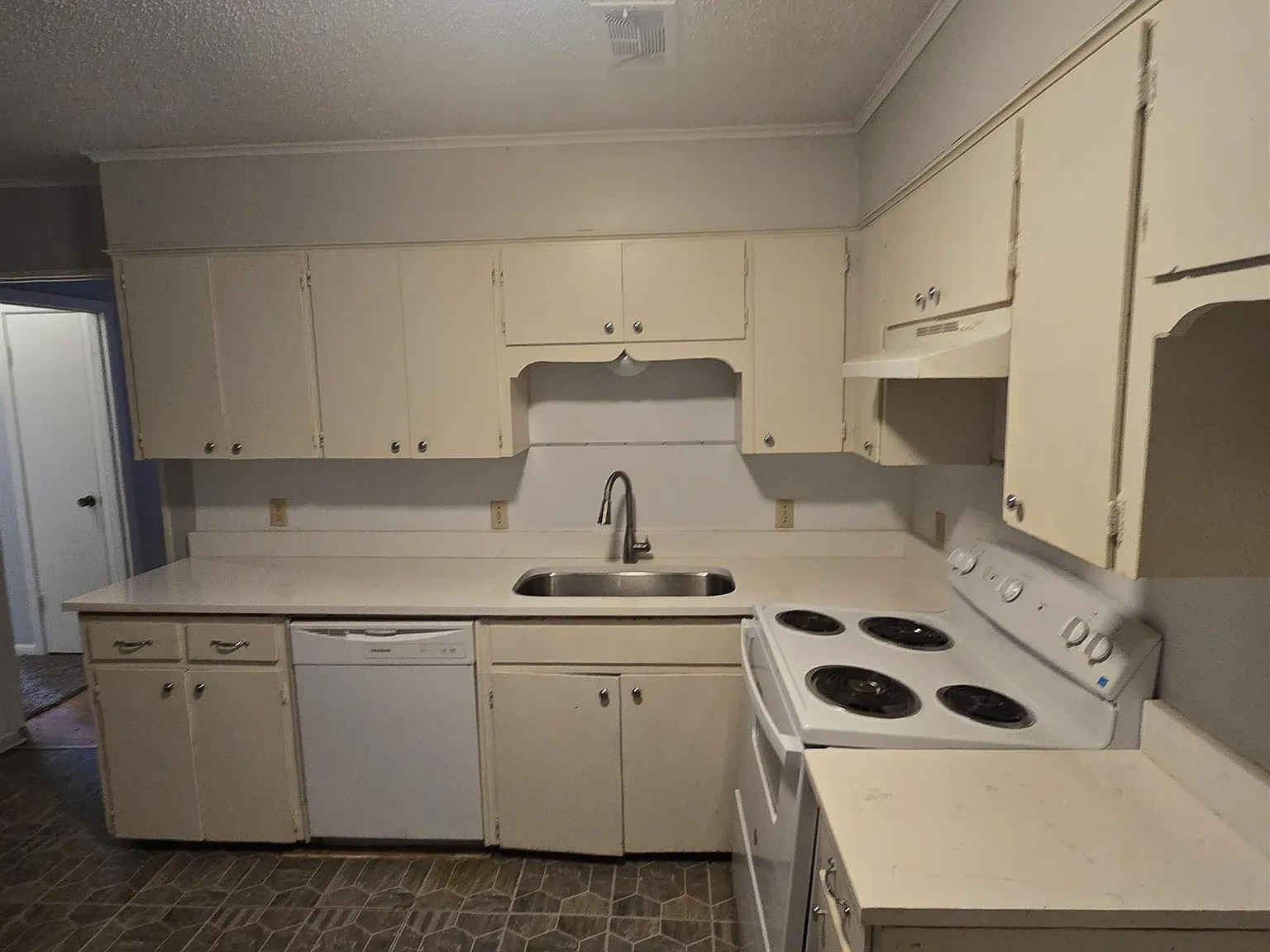 2 bed, 1.0 bath, 870 sqft, $795 — Photo 4