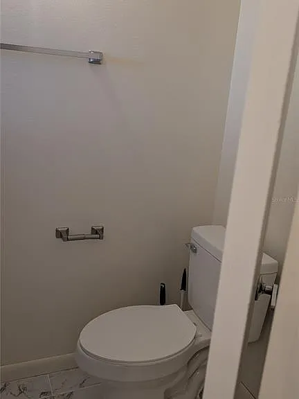 408 Lexington Dr — Photo 16