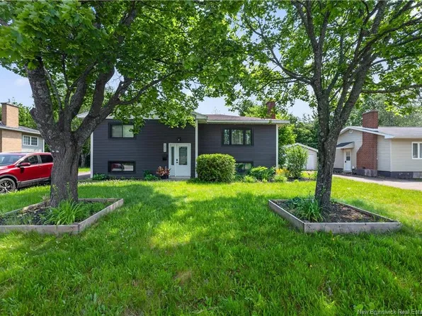 252 Buckingham Ave, Riverview, NB E1B 2N8