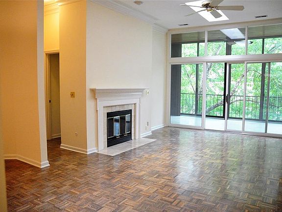 4th image of 4540 Laclede Ave APT 304