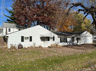 1602 E Deleon St, Freeport, IL 61032