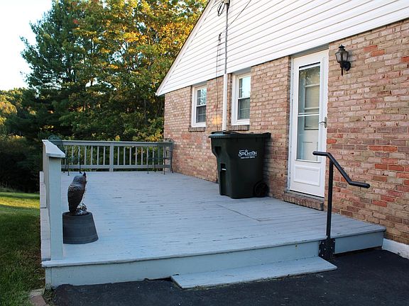 5th image of 2208 Davis St