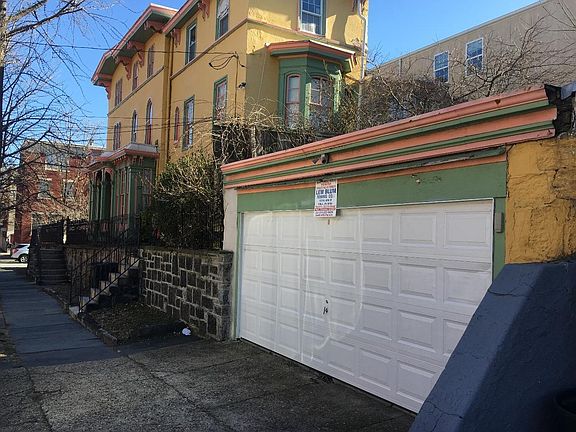 3rd image of 418 N 32nd St #2R