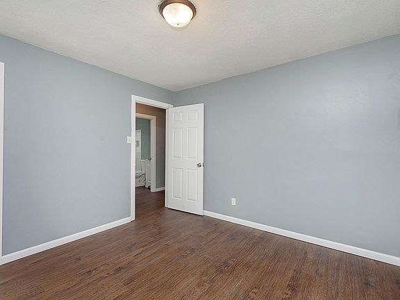 4th image of 3035 N Colorado Ave