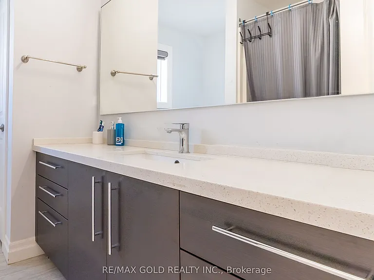 2591 Sheffield Blvd — Photo 29