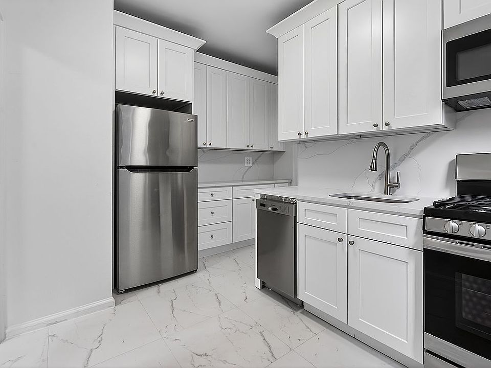 1st image of 915 E 17th St APT 207