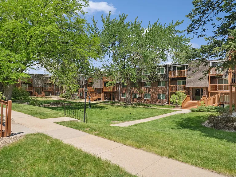 Lantern Square Apartments Spacious 1, 2 & 3 Bedrooms — Photo 9