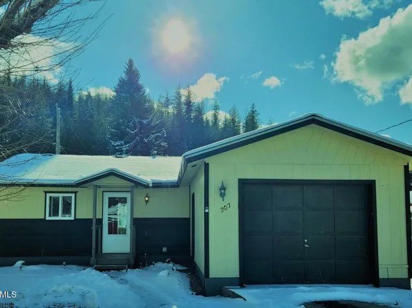 207 Maple Ave, Pinehurst, ID 83850