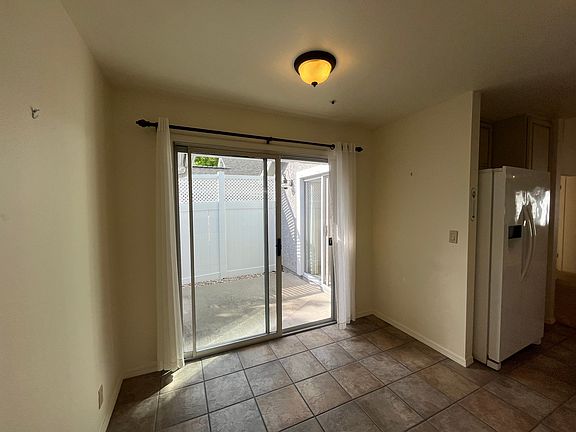 5th image of 989 Bluebell Way