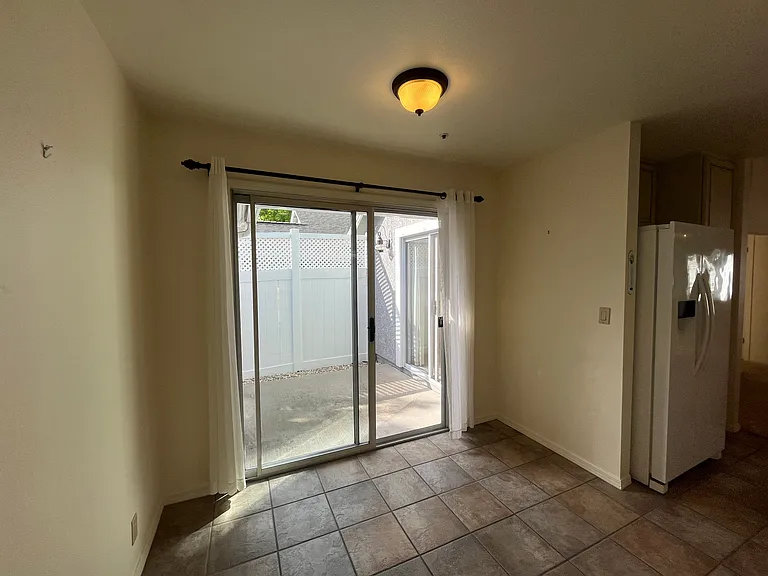 989 Bluebell Way — Photo 5