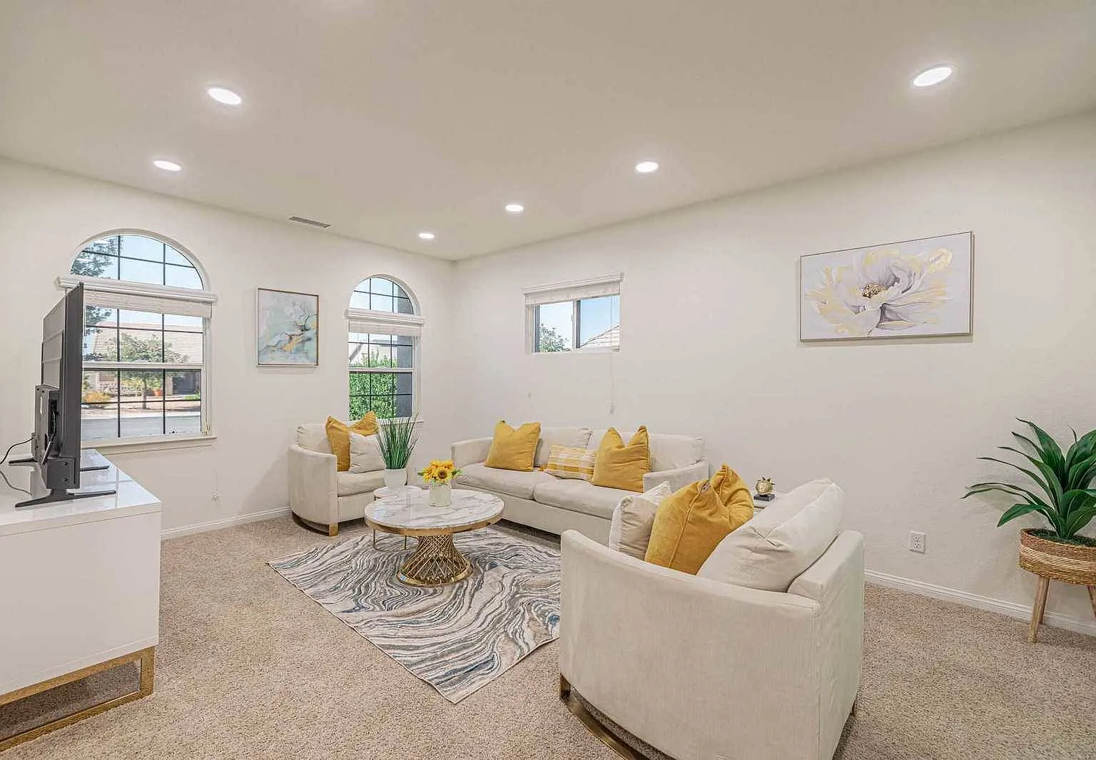 4 bed, 2078 sqft, $6,000 — Photo 2