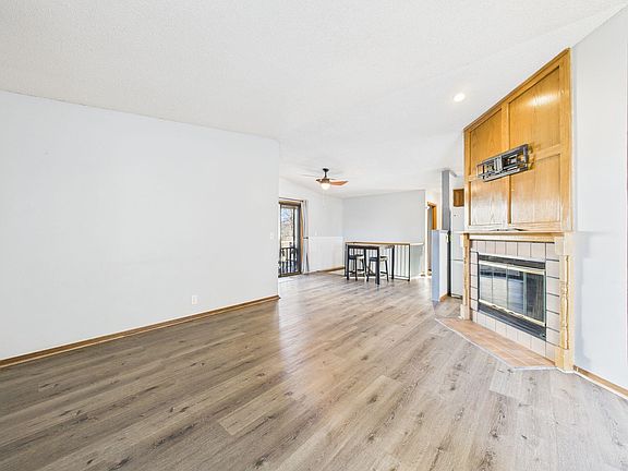 5th image of 907 E Idlewild Dr