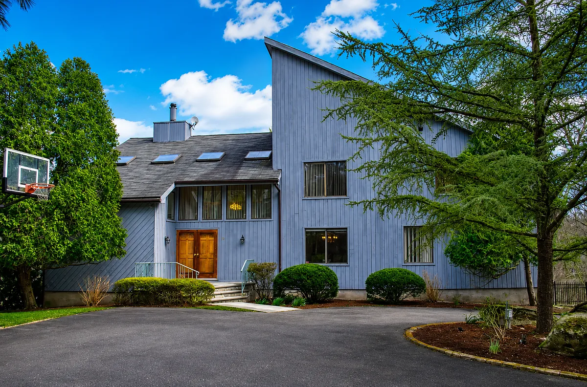 5 bed, 5.0 bath, 4712 sqft, $8,750 — Photo 1