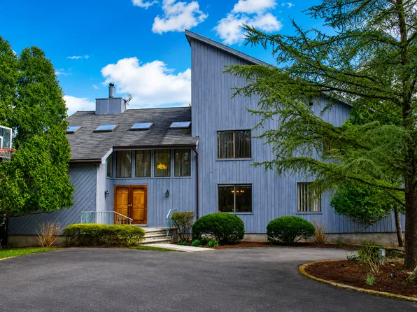 23 Valley View Dr Unit 1, Stamford, CT 06903