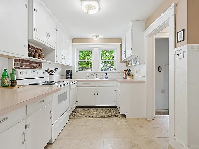 7 Whitin Ave — Photo 1