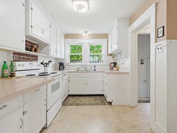 7 Whitin Ave, Northbridge, MA 01534