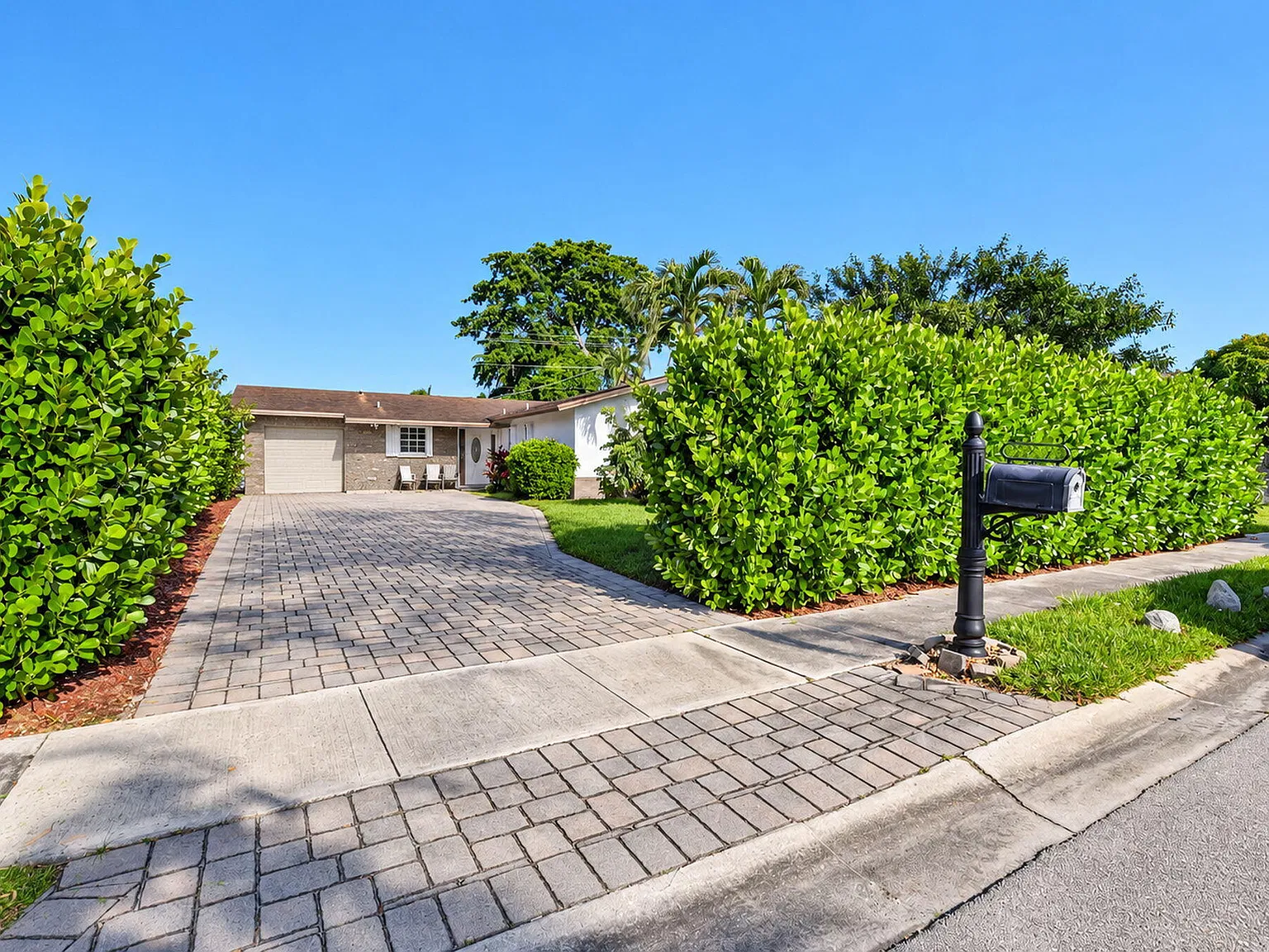 3 bed, 2.0 bath, 1214 sqft, $3,500 — Photo 1
