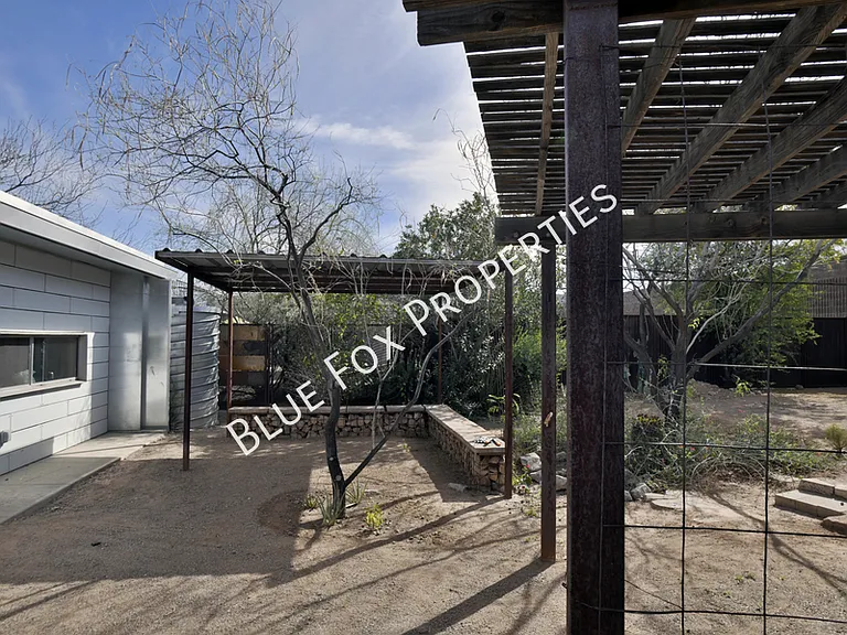 1150 E 15th St — Photo 25