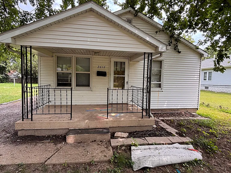 2616 E Logan St — Photo 1