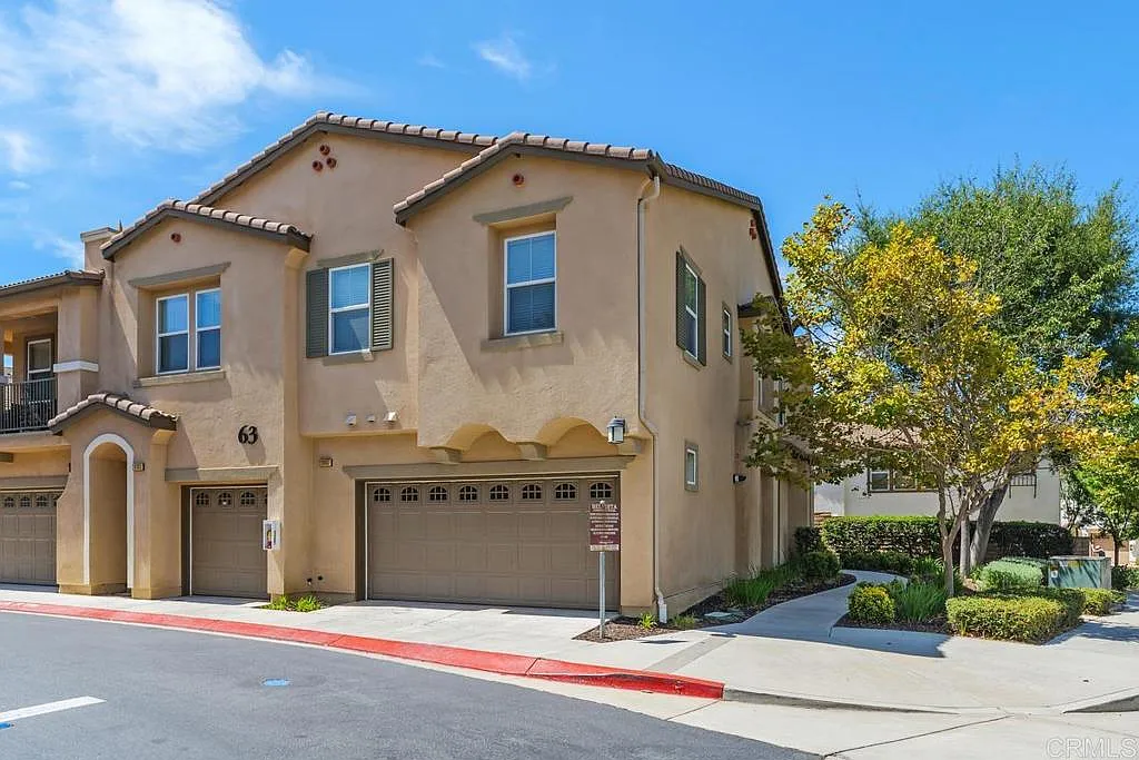 3 bed, 2.5 bath, 1739 sqft, $3,200 — Photo 1