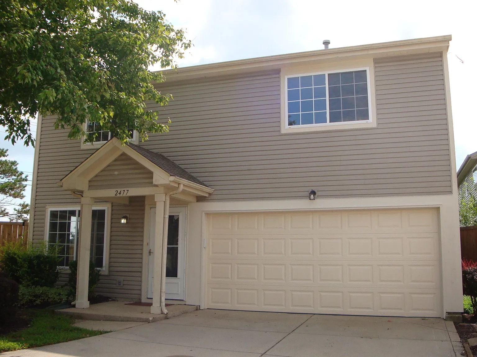 3 bed, 2.5 bath, 1685 sqft, $1,675 — Photo 2