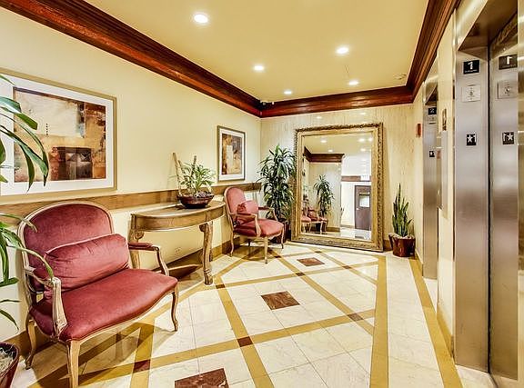 5th image of 525 W Hawthorne Pl APT 1407