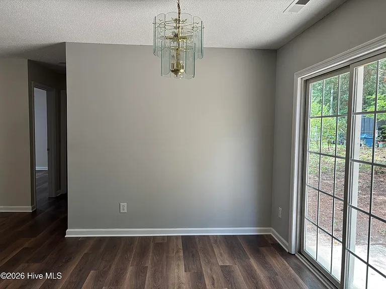 805 N Sycamore St — Photo 5