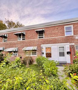 40 Court D, unit 215 Avenue, Bridgeport, CT, 06610