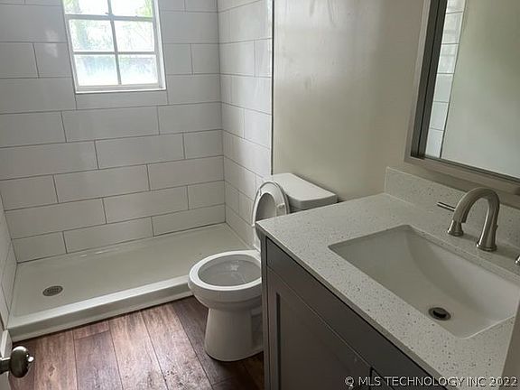 5th image of 405 E Woods Ln