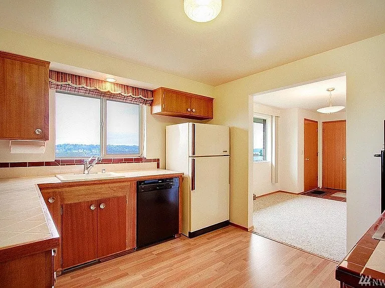 88 Monterey Pl NE — Photo 4