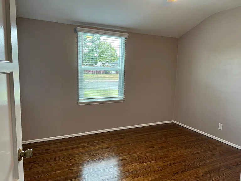 15146 Germain St — Photo 5