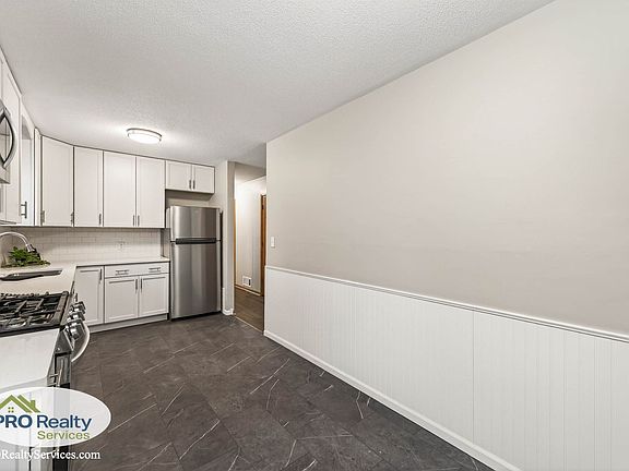 3rd image of 1755 Oakwood Dr