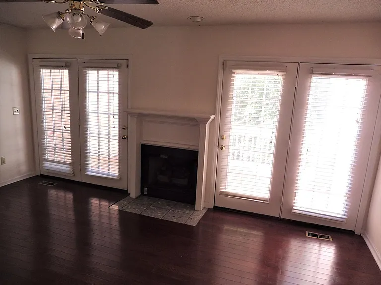 504 Ashley Oaks Private Dr — Photo 3