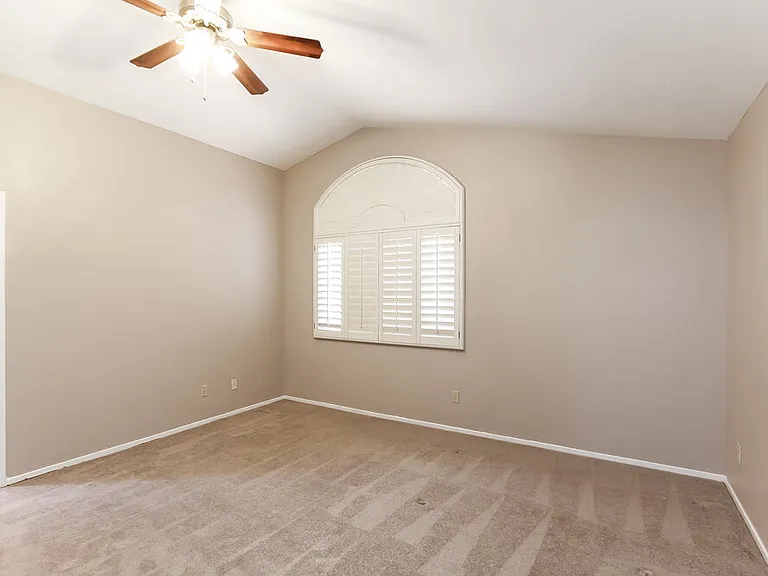 131 Monteen Dr — Photo 11