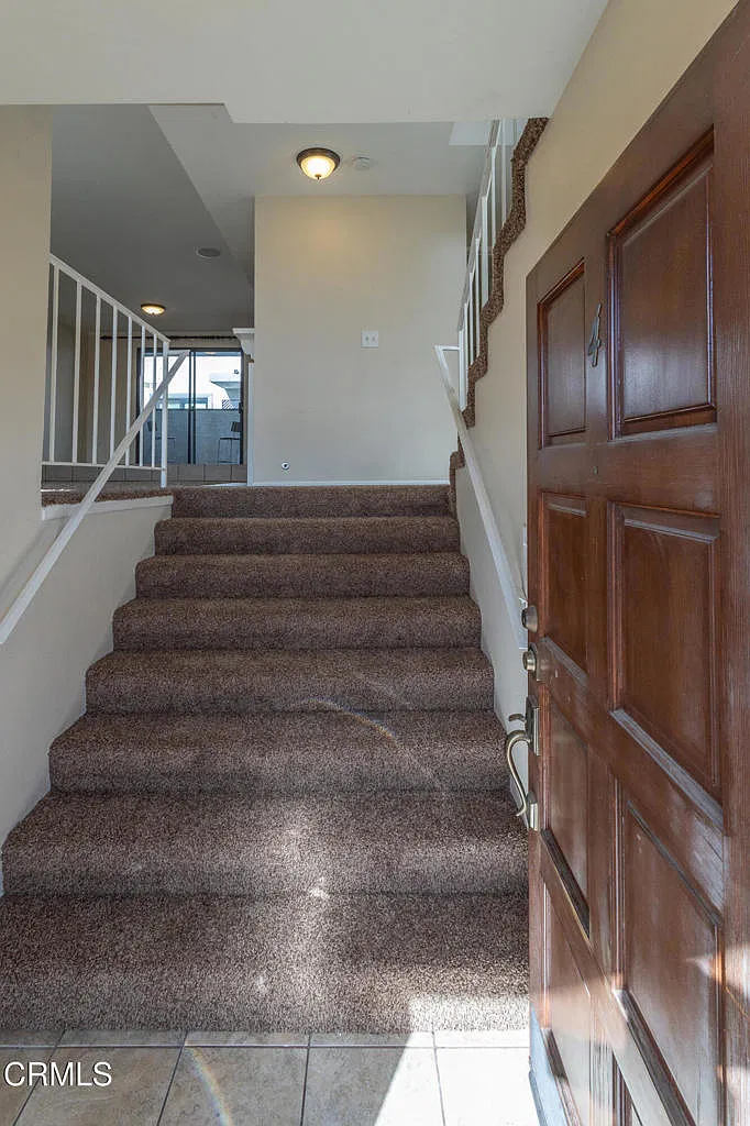 2 bed, 2.5 bath, 1189 sqft, $3,300 — Photo 2