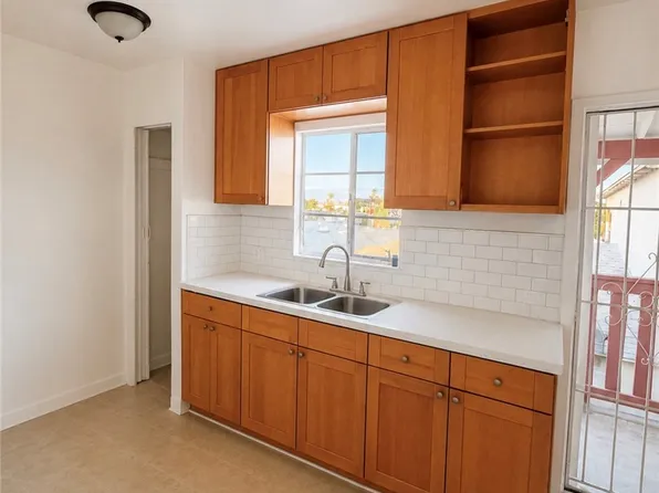 13350 Victory Blvd, Van Nuys, CA 91401