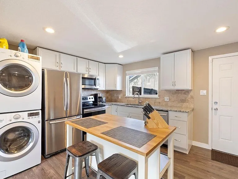 232 S Lowell Blvd — Photo 10