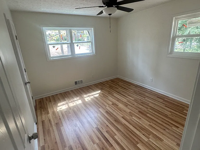 200 Stockwood Dr — Photo 8
