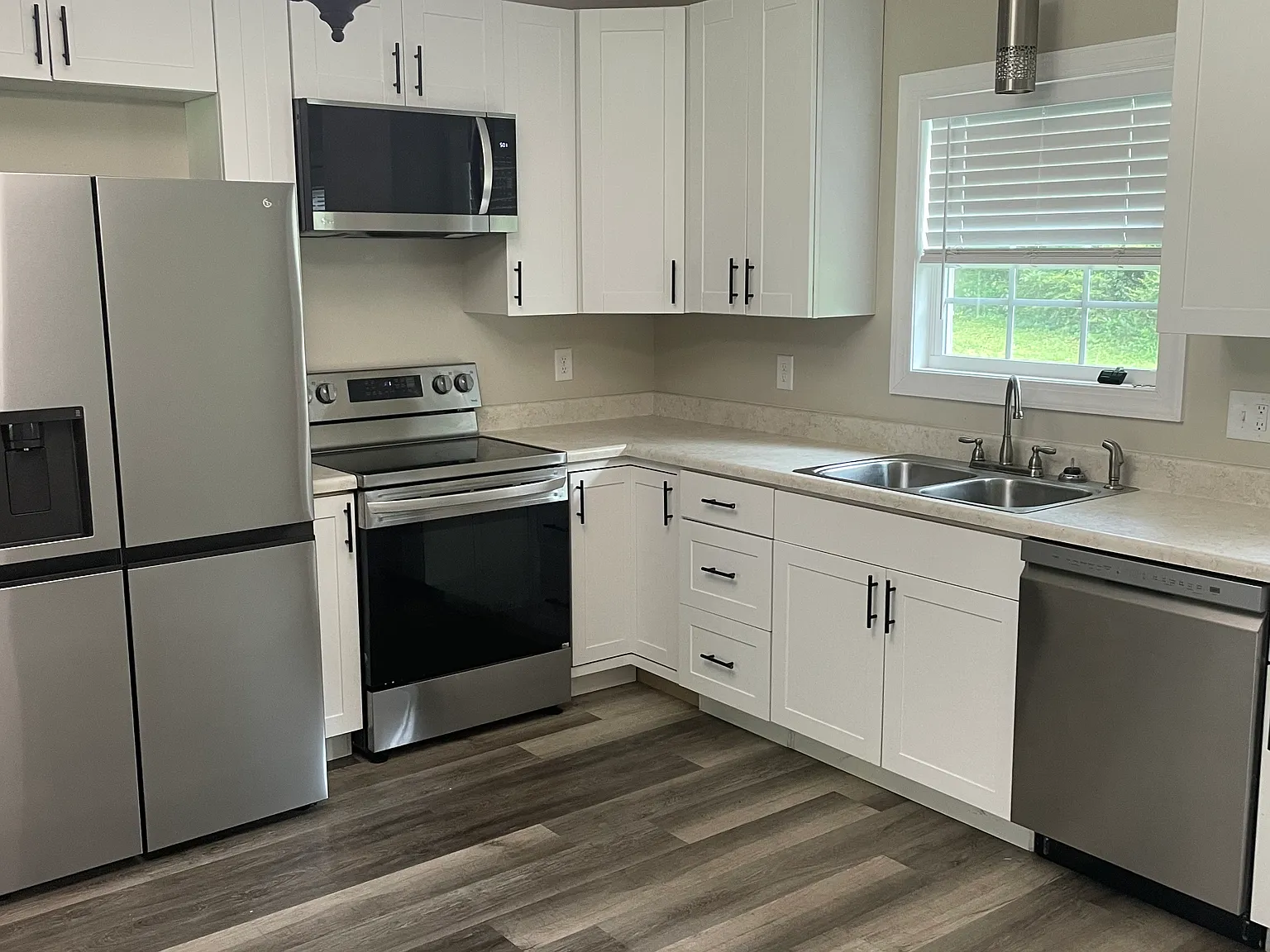 2 bed, 1100 sqft, $1,650 — Photo 2
