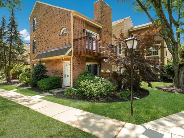 25 Hickory Dr #B-8, Horsham, PA 19044