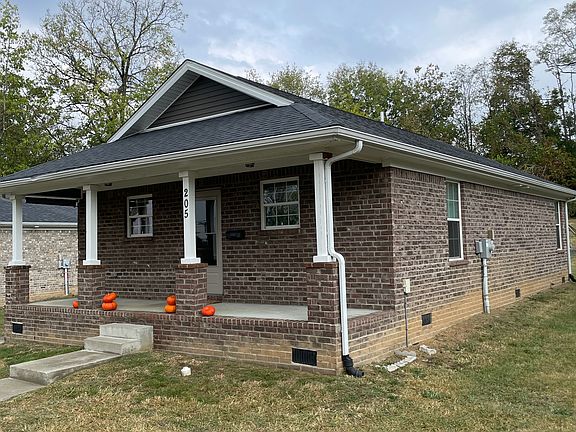 3rd image of 205 Lake St