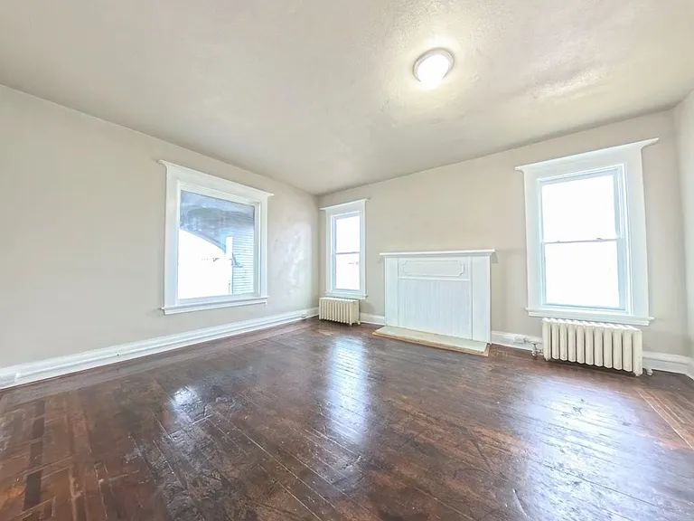 511 W State St — Photo 17