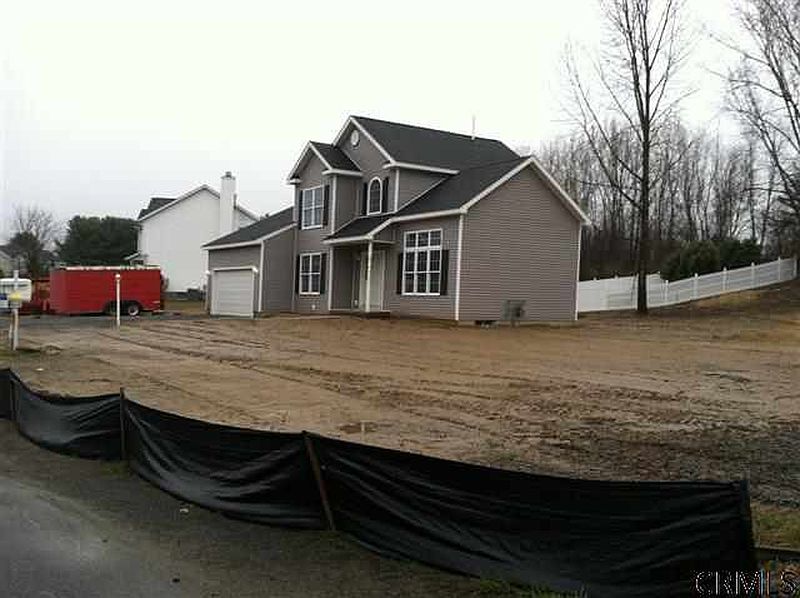 3rd image of 102 COUNTRYWALK