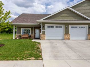 3608 Wagon Wheel Ln, Dubuque, IA 52002