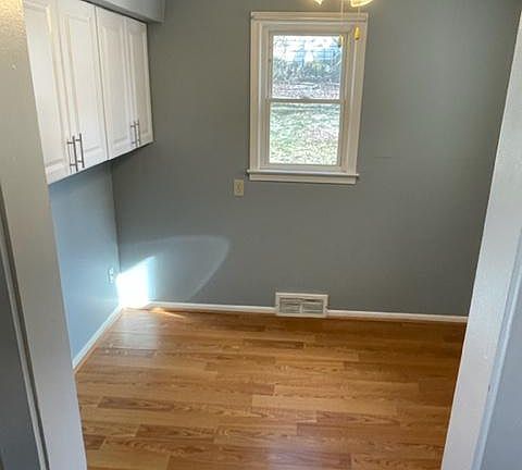 4th image of 665 Sanford Ave