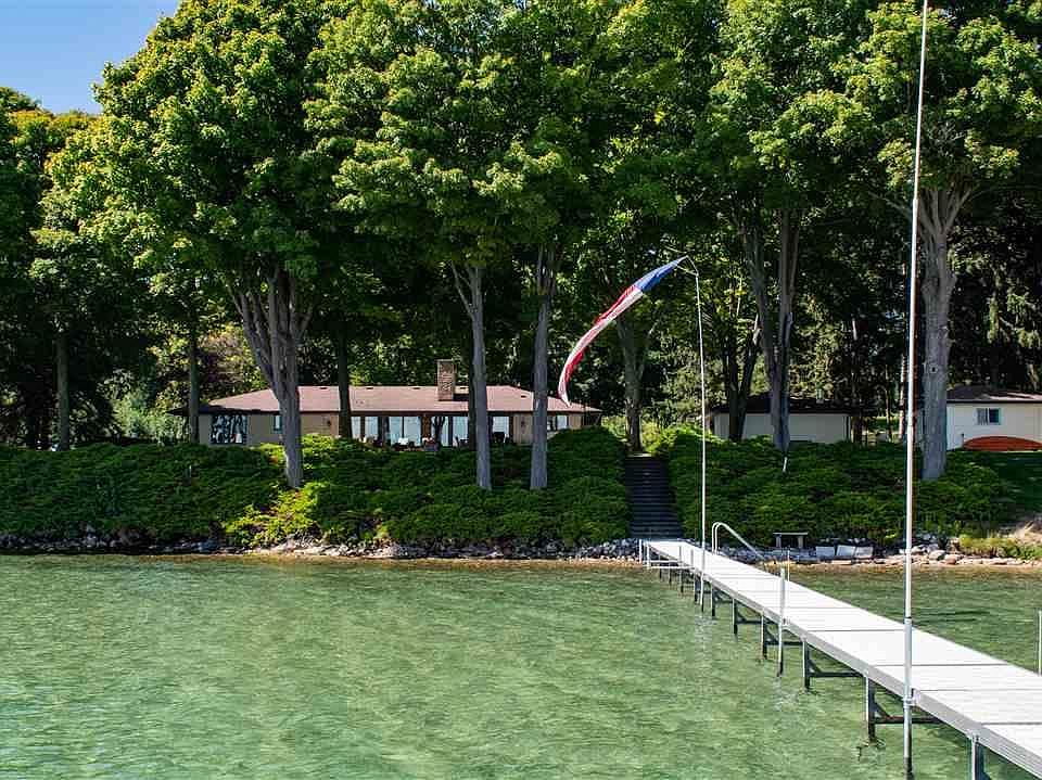 1st image of 4049 SW Bay Shore Dr