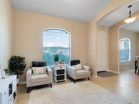 3rd image of 10817 Wyandotte Dr
