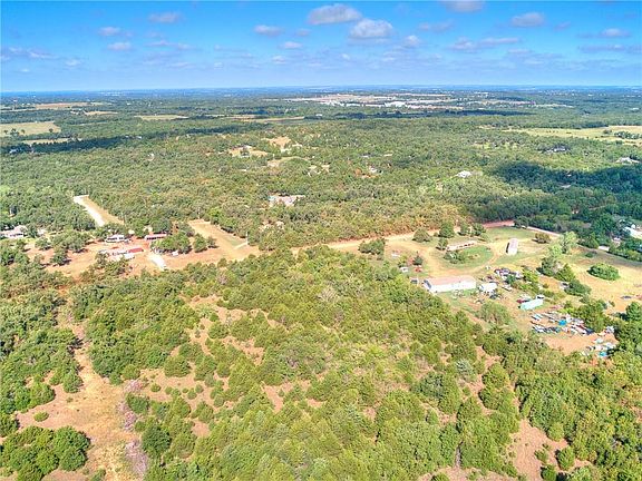 4th image of 1 Shady Oaks Dr