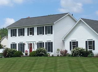 7 Valley View Dr, Victor, NY 14564