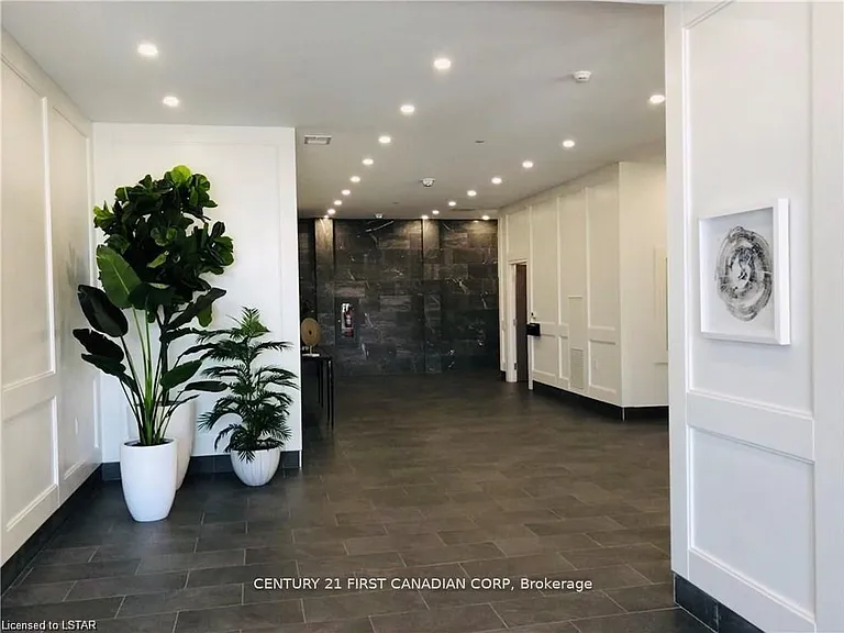 260 Villagewalk Blvd #608 — Photo 4